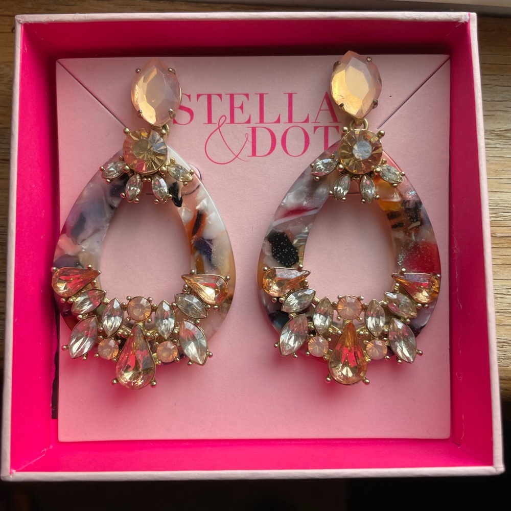 Stella & Dot Dove Statement earrings